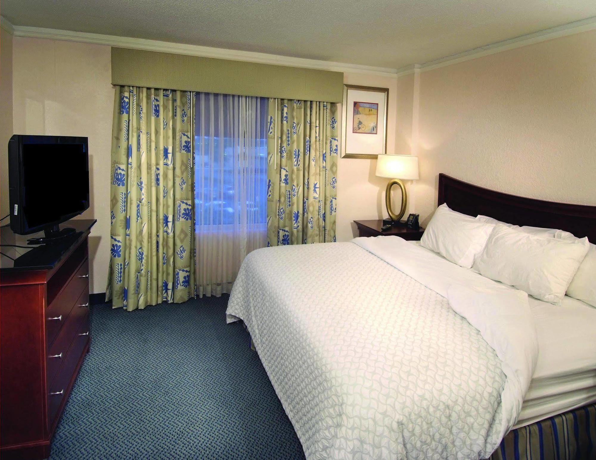 Embassy Suites Brunswick Oda fotoğraf